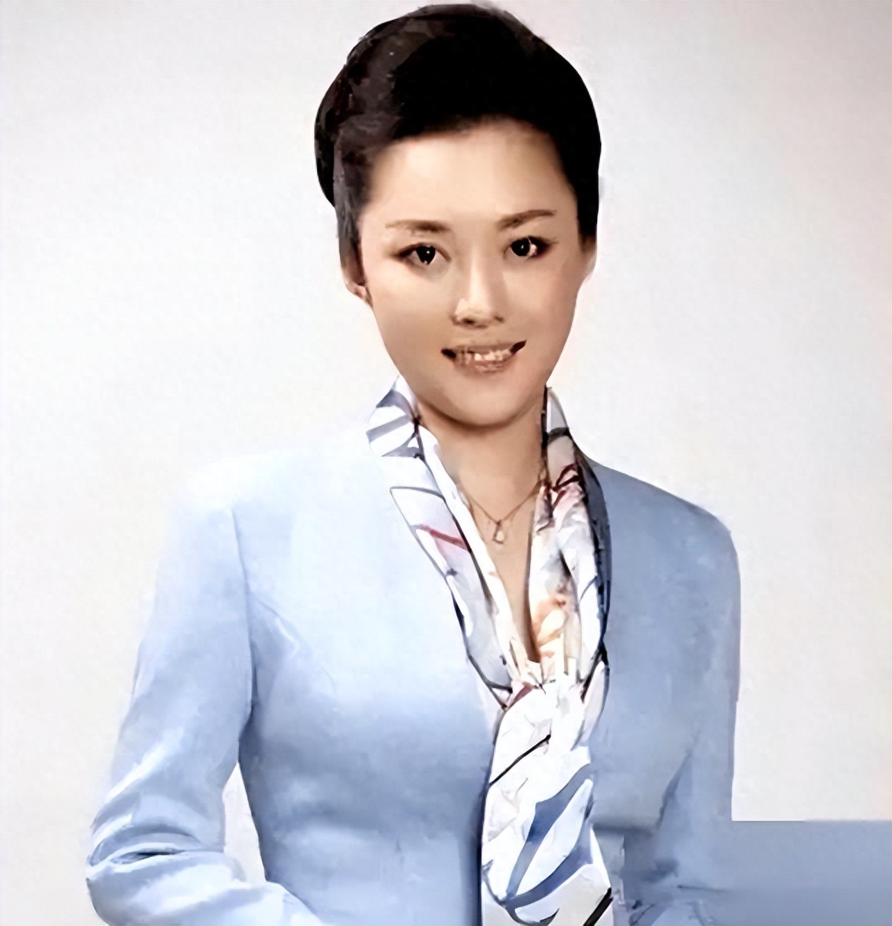 紫凝逐梦演艺圈_紫凝艺术追求历程_主持人紫凝美容容