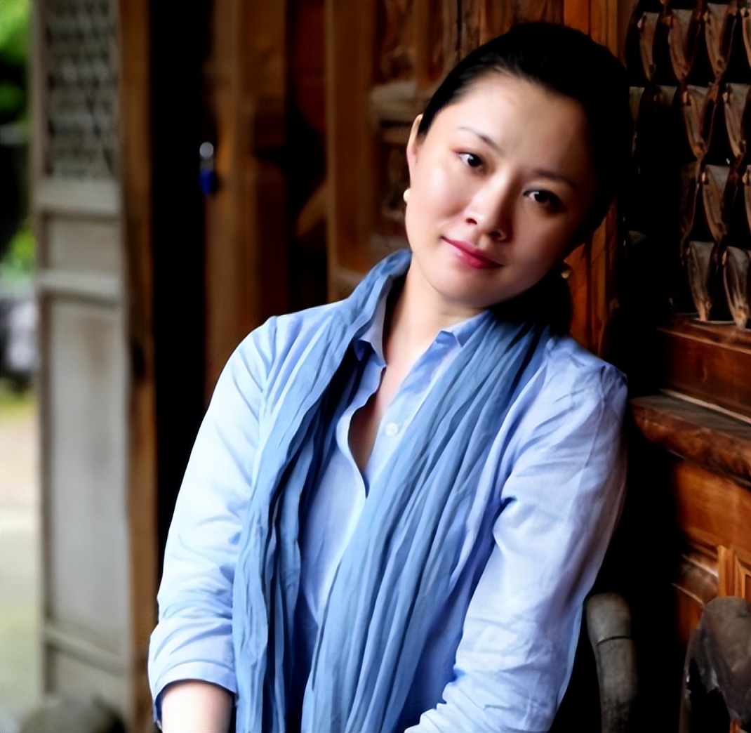 央视最穷酸主持人_紫凝主持生涯_主持人紫凝美容容