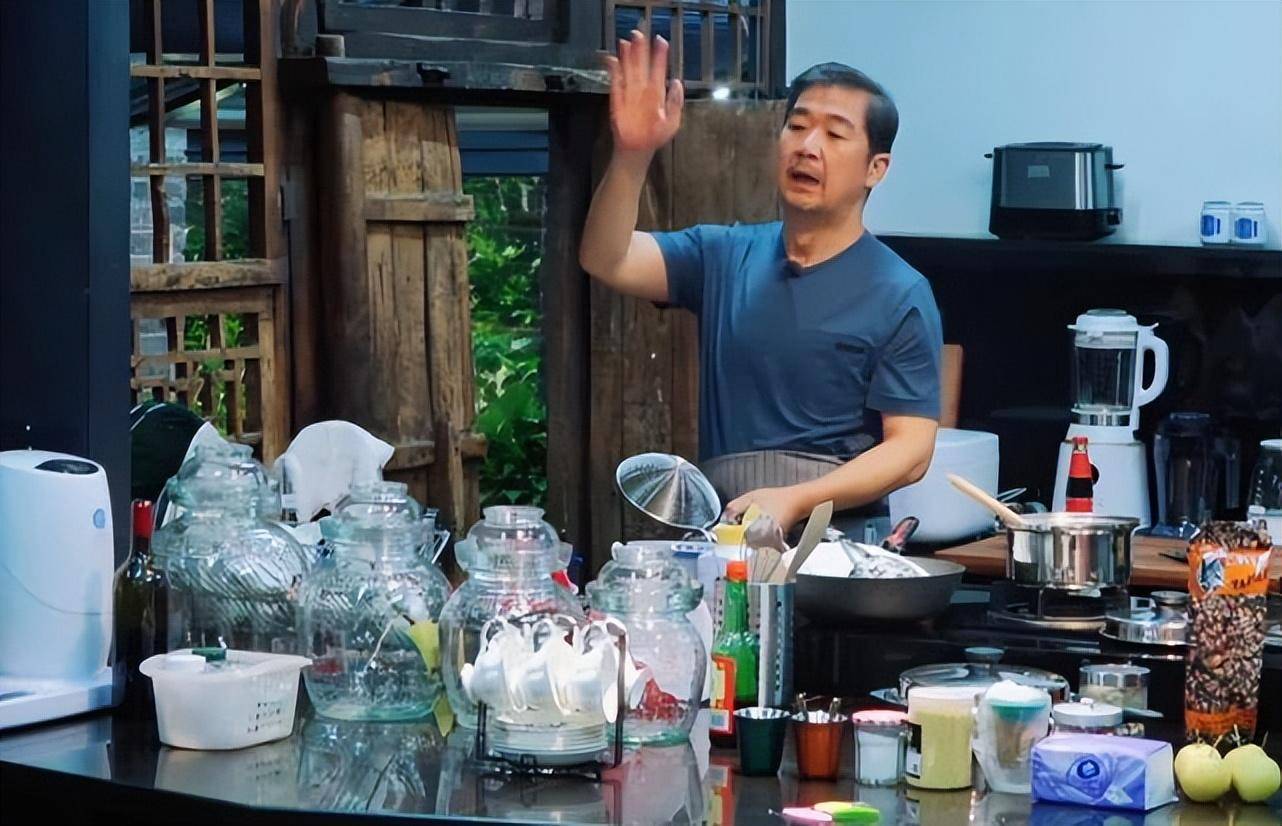 张国立前妻 urlifengcom_邓婕养女张默成长故事_邓婕张国立重组家庭经历