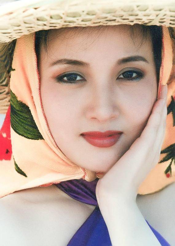 邓婕养女张默成长故事_邓婕张国立重组家庭经历_张国立前妻 urlifengcom