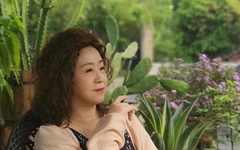 张国立前妻 urlifengcom_张国立前妻罗秀春_罗秀春32年人生经历