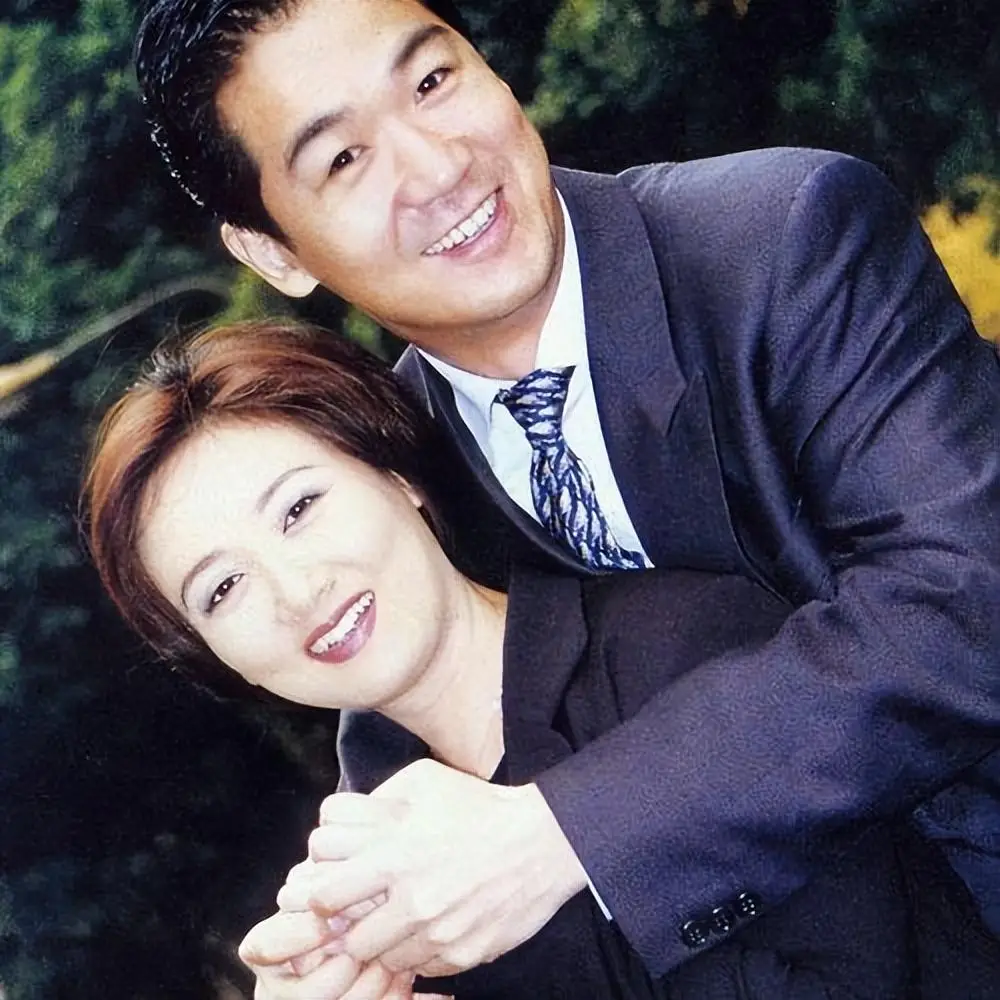 张国立前妻 urlifengcom_罗秀春32年人生经历_张国立前妻罗秀春