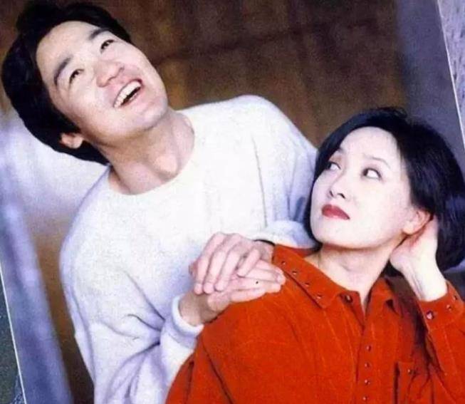 张国立邓婕罗秀春前妻背叛婚姻故事_张国立前妻 urlifengcom_张国立罗秀春离婚后生活现状