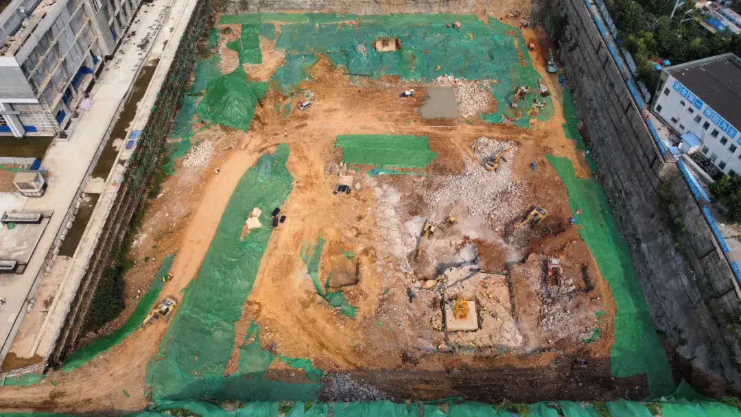 济南恒大金融中心_绿地山东国际金融中心建设情况_济南CBD摩天大楼复工进度