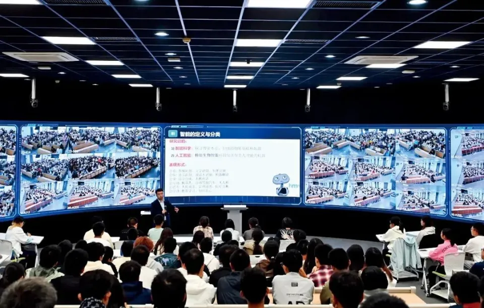 北京某“双一流”高校一位哲学专业大一学生告诉《中国新闻周刊》