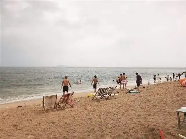 厦门海域水母蜇人事件频发，专家提醒市民游客注意防范