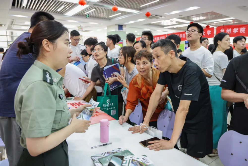 高考志愿“就业导向”大转弯：名校光环让位行业赛道