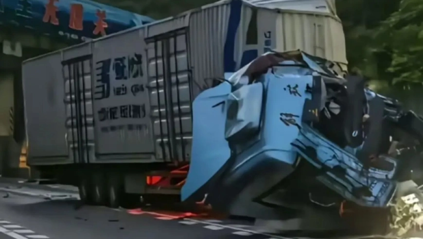 43岁砀山司机携16岁子出车，新车翻覆高速父子双亡