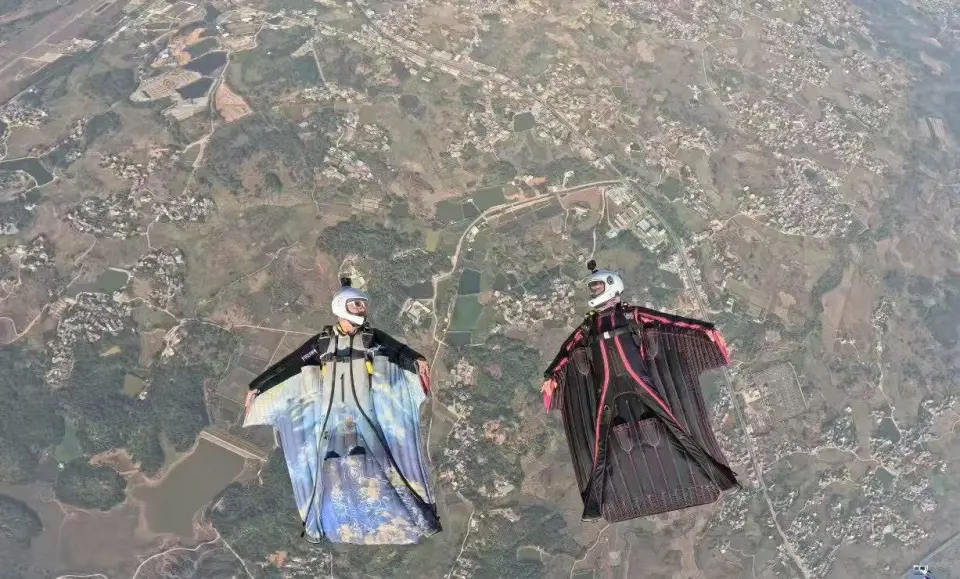 25岁中国翼装飞行博主意大利遇难 极限运动背后的风险与挑战