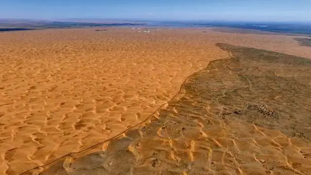 宁夏中卫锁边腾格里沙漠：护林员日夜守护生态防线