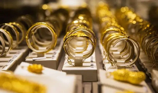 黄金价格飙升，金店却陷入倒闭潮，背后原因复杂