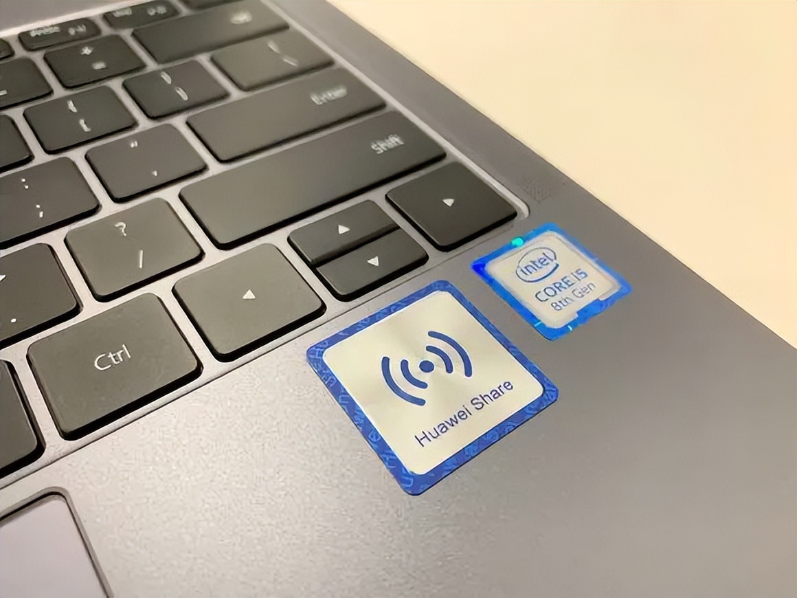 笔记本电脑贴纸哪些可以撕哪些不能撕_华为Share贴纸作用_新电脑有必要贴纸吗
