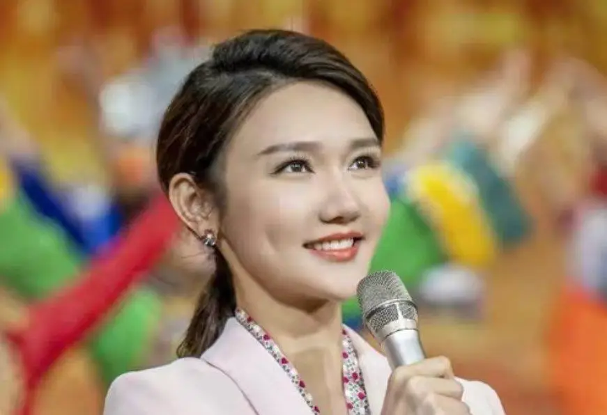 龙洋真实生活_央视主持人收入_欧阳夏丹还在央视吗