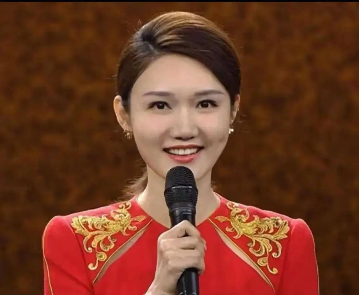 龙洋真实生活_欧阳夏丹还在央视吗_央视主持人收入