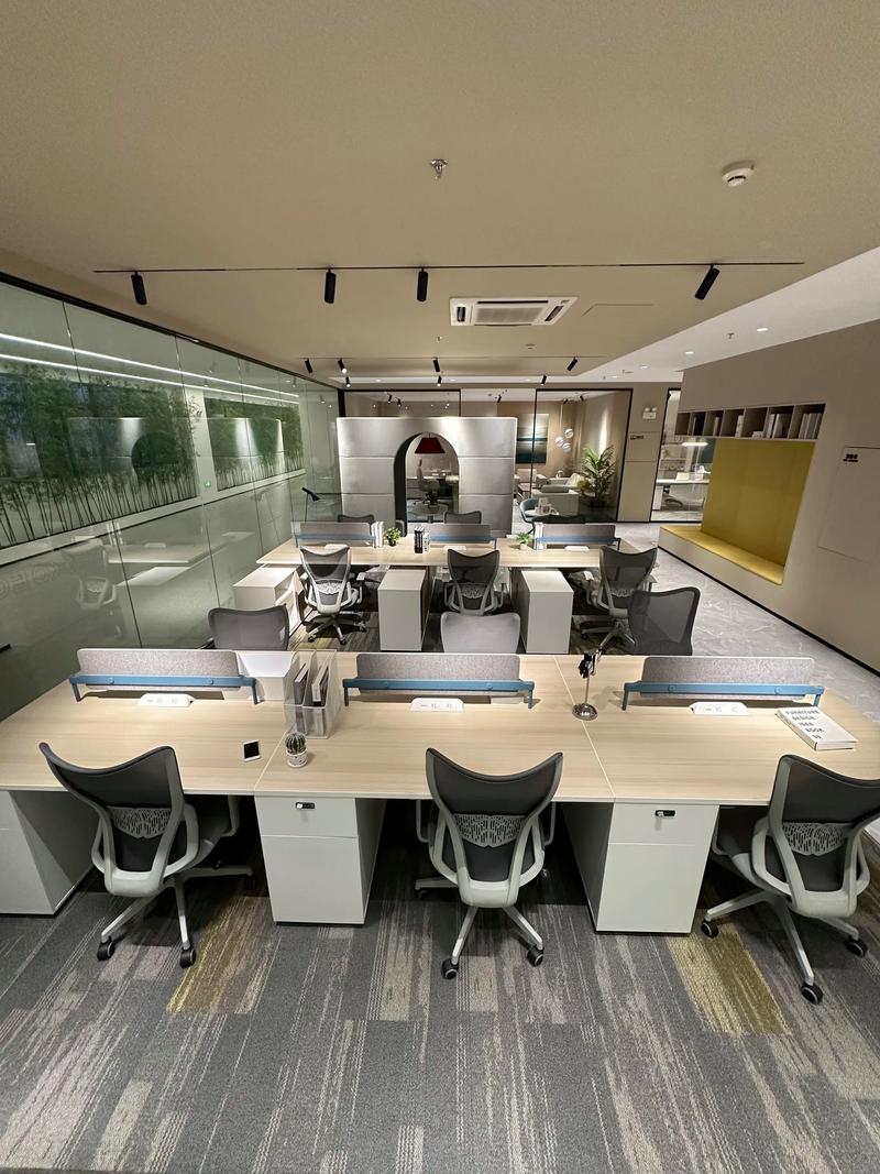 2025科技公司职员桌推荐榜：环保健康、灵活高效、人性化设计的办公家具新标准