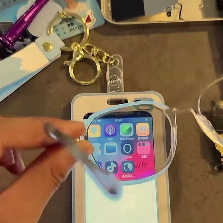 新型饭卡手机在学生中流传，如何管理中小学生手机成难题？