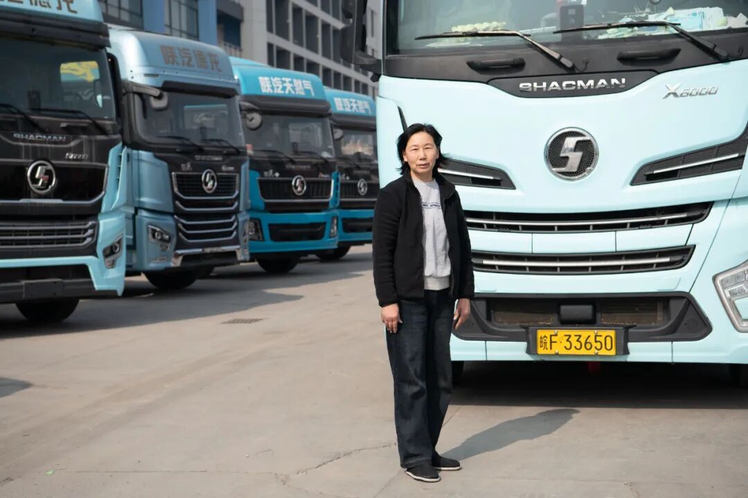 老货车司机跑长途故事_致敬逐梦的“她”_全国最美货车司机谢琳