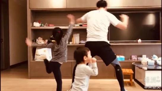 朱亚文演技片酬评价_朱梓骁结婚了吗_朱亚文沈佳妮婚姻甜蜜