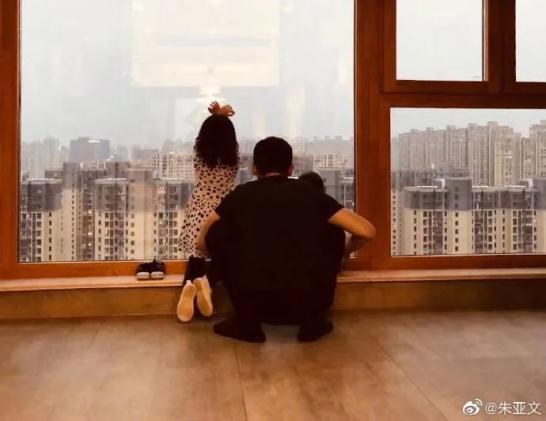 朱亚文沈佳妮婚姻甜蜜_朱梓骁结婚了吗_朱亚文演技片酬评价