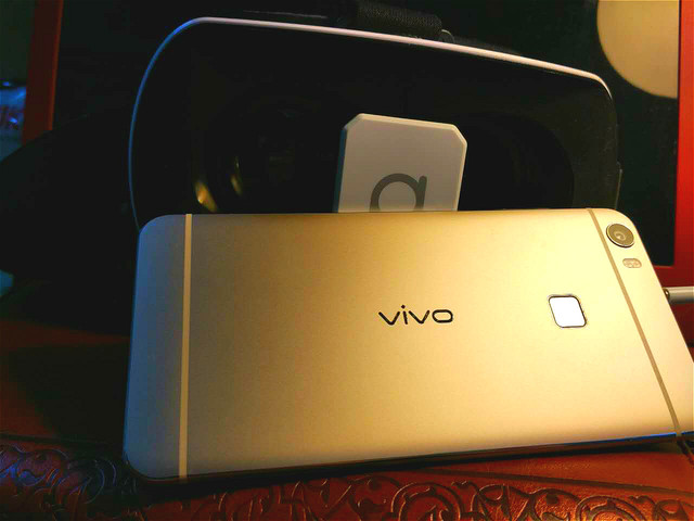 VR虚拟现实风头正劲，百元玩遍虚拟世界，快来跟我一起体验