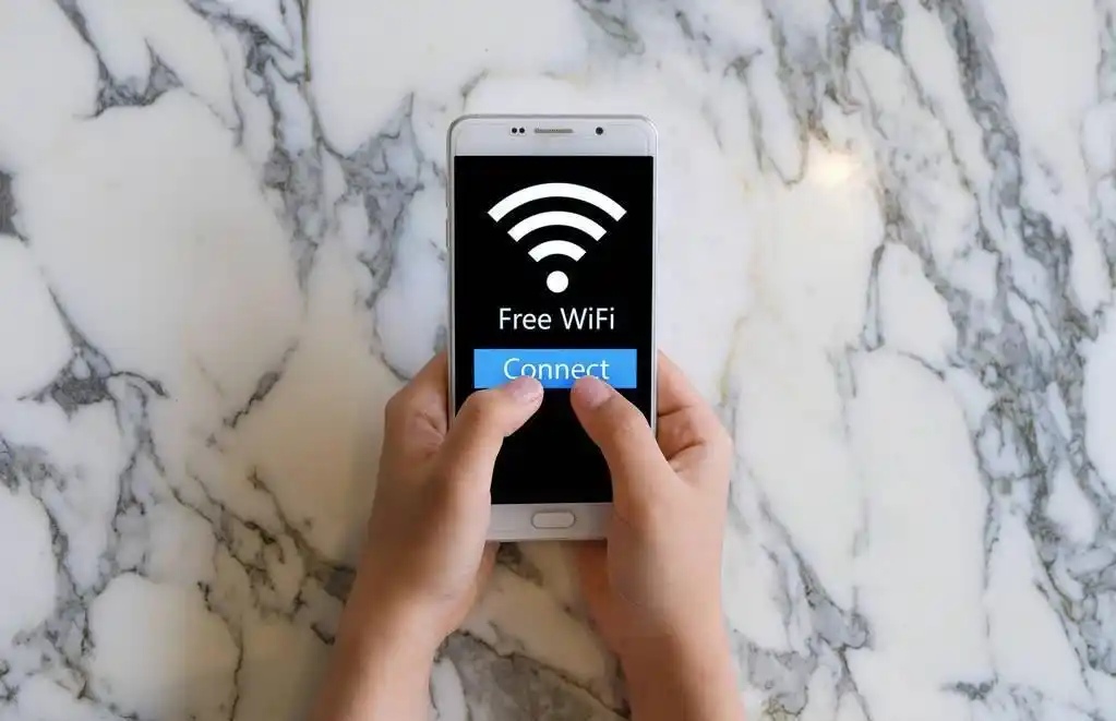 WiFi信号满格却频繁断网？快试试手机这几个关键开关