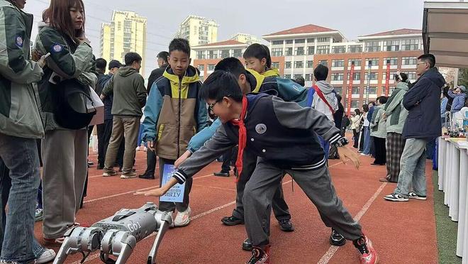 青岛大学附属中学科技节_青岛47中学_崂山新世纪学校创客嘉年华