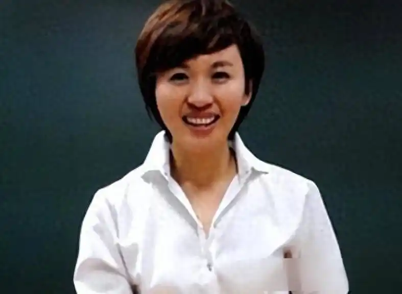 央视女主持人欧阳夏丹_欧阳夏丹 央视舞台 主持生涯