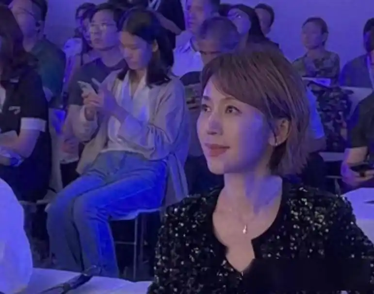 欧阳夏丹 央视舞台 主持生涯_央视女主持人欧阳夏丹