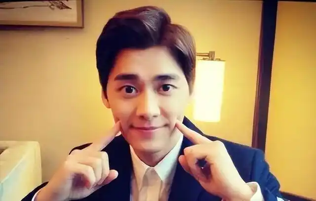 杨洋和吴亦凡照片大全_李易峰巅峰时期回顾_李易峰近况