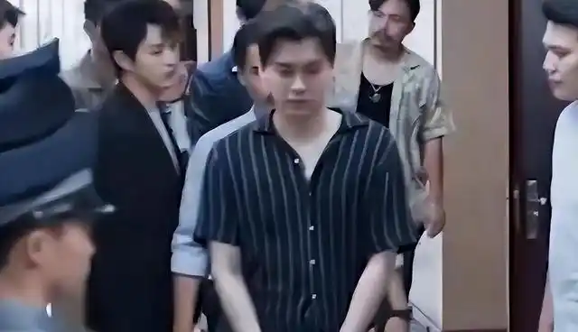 李易峰近况_李易峰巅峰时期回顾_杨洋和吴亦凡照片大全