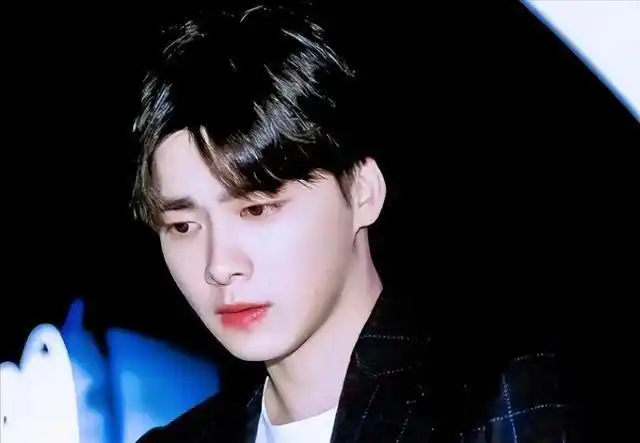 杨洋和吴亦凡照片大全_李易峰巅峰时期回顾_李易峰近况