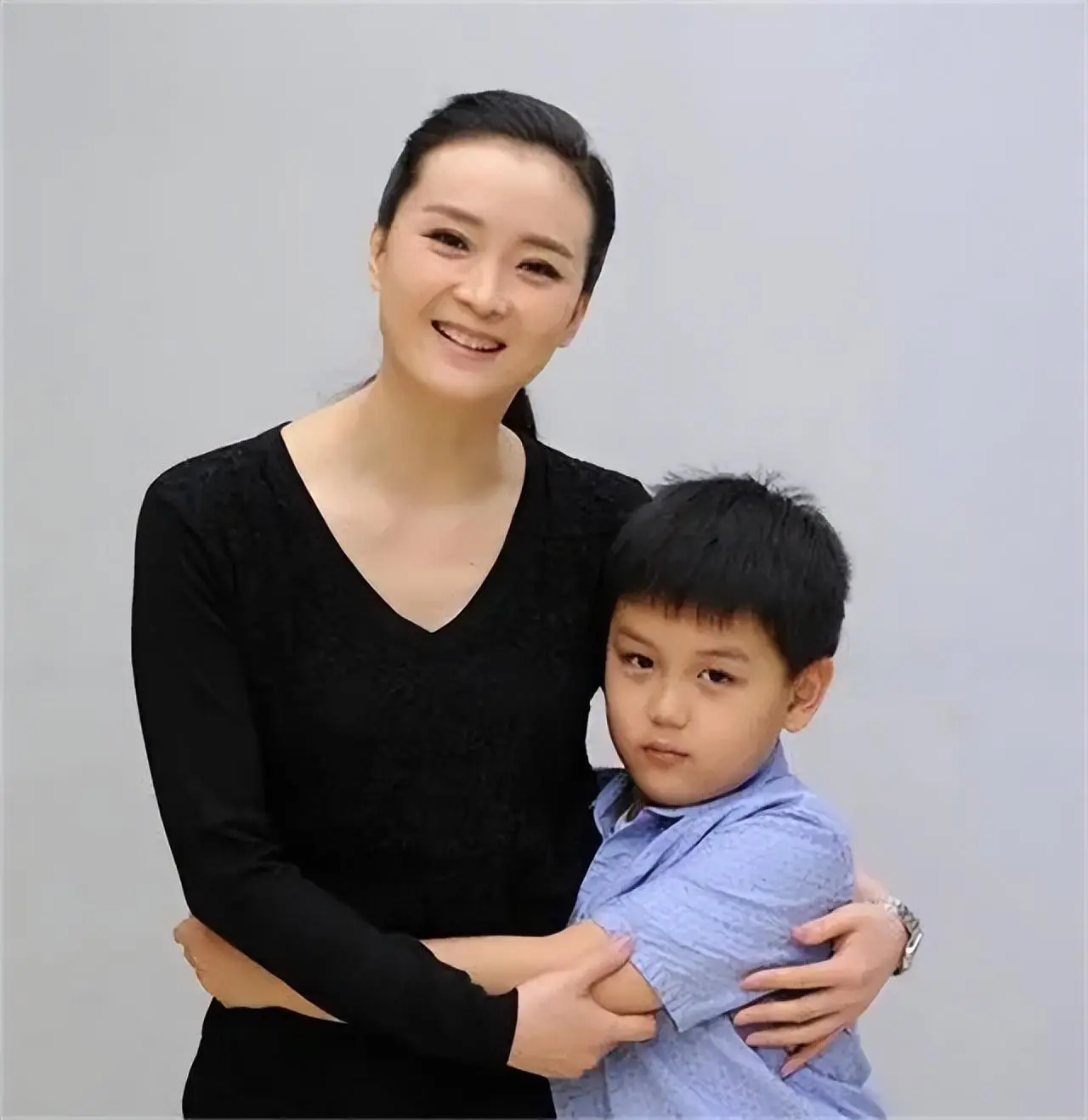 王艳演艺生涯经历_王艳跟王志才的照片_王艳丈夫欠赌债