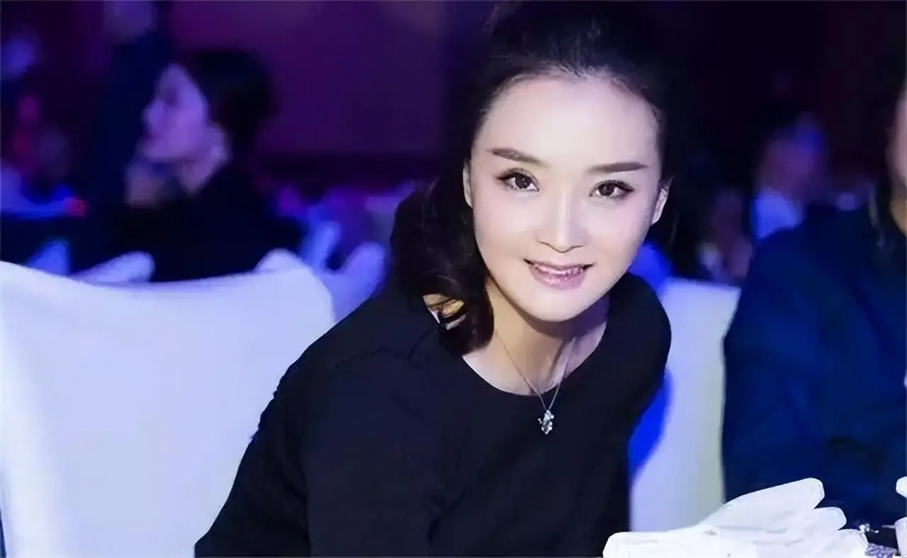 王艳丈夫欠赌债_王艳演艺生涯经历_王艳跟王志才的照片