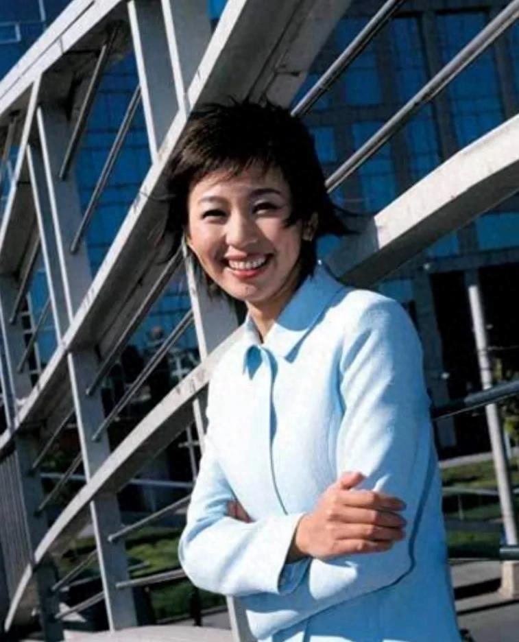 央视女主持人欧阳夏丹_欧阳夏丹 央视 主持人 消失原因_欧阳夏丹 母亲 癌症 照顾经历