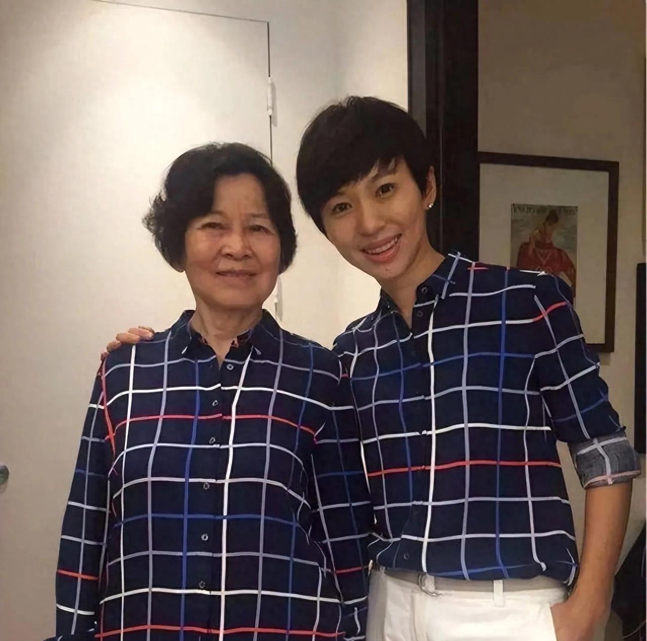 欧阳夏丹 央视 主持人 消失原因_央视女主持人欧阳夏丹_欧阳夏丹 母亲 癌症 照顾经历