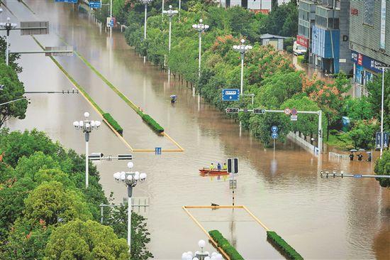5月23日晚昆明普降大雨局部暴雨，多处出现淹积水点