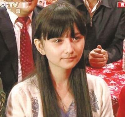 春晚红衣美女观众_春晚睡觉姐 网络爆红 观众席睡觉