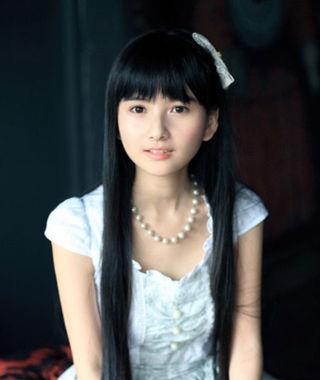 春晚睡觉姐 网络爆红 观众席睡觉_春晚红衣美女观众