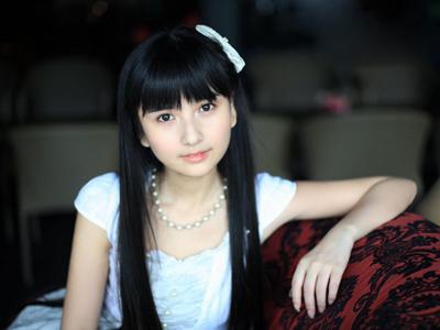 春晚红衣美女观众_春晚睡觉姐 网络爆红 观众席睡觉