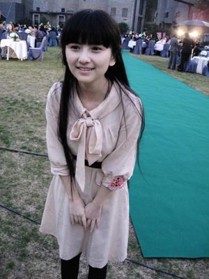 春晚红衣美女观众_春晚睡觉姐 网络爆红 观众席睡觉