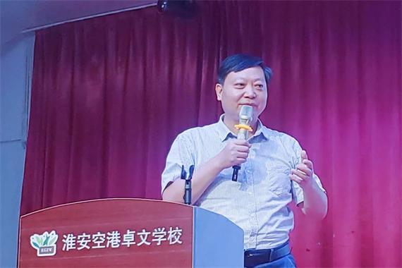 开学典礼新闻稿范文模板_开学第一课新闻稿范文通用_学校搞笑新闻稿