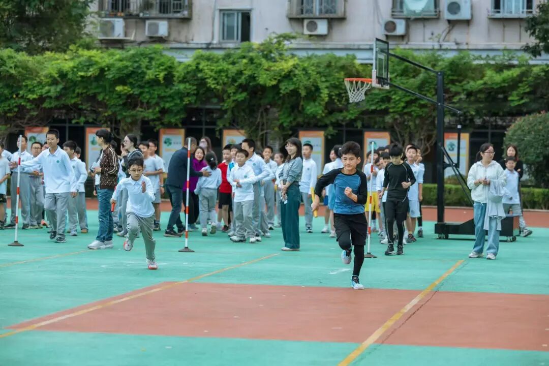 瑞安市实验小学秋季素质运动会_瑞安市实验小学运动会通讯稿_校运会通讯稿400字