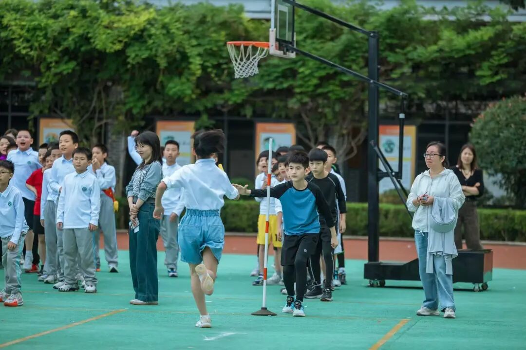 校运会通讯稿400字_瑞安市实验小学运动会通讯稿_瑞安市实验小学秋季素质运动会