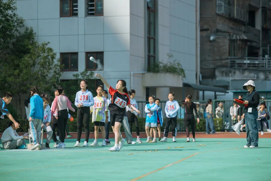 瑞安市实验小学运动会通讯稿_瑞安市实验小学秋季素质运动会_校运会通讯稿400字