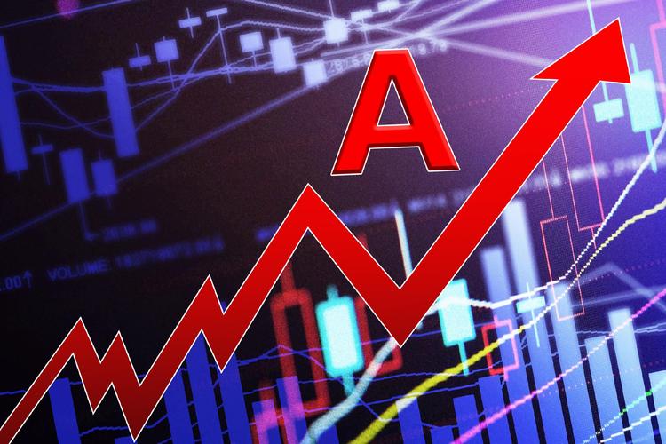 A股开盘：上证指数小幅上涨0.1%，创业板指上涨0.46%，黄金、工业金属、光纤概念股上涨。