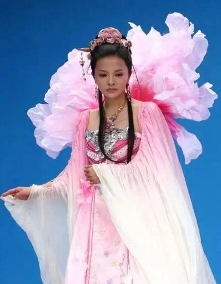 央视主持人欧阳夏丹近况_央视国脸李修平退休后生活_主持人欧阳夏丹全身