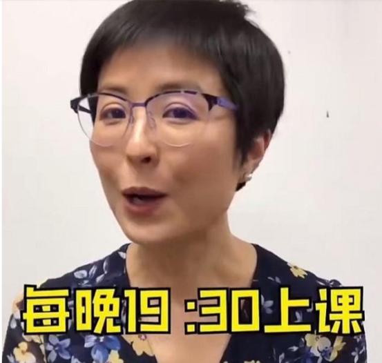 央视主持人欧阳夏丹近况_央视国脸李修平退休后生活_主持人欧阳夏丹全身