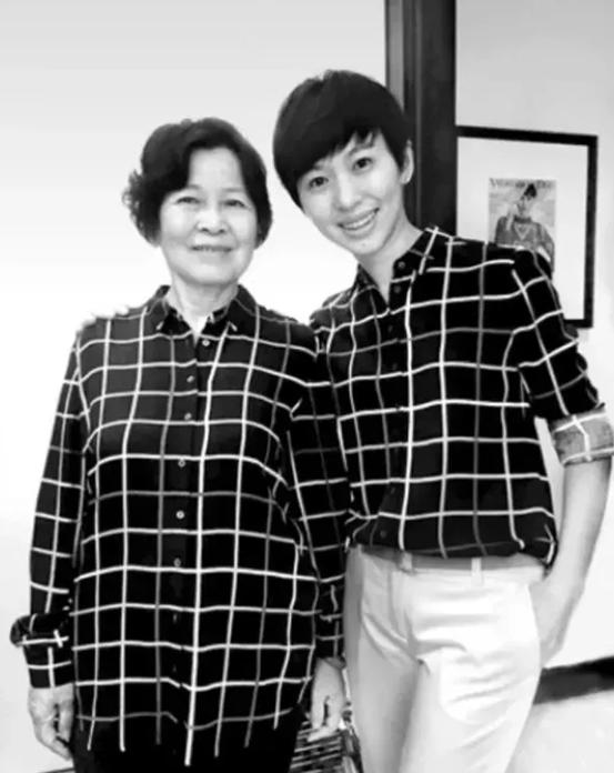 央视国脸李修平退休后生活_央视主持人欧阳夏丹近况_主持人欧阳夏丹全身