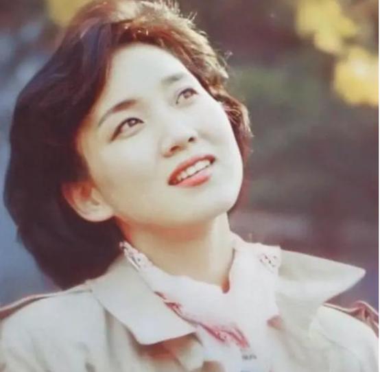 主持人欧阳夏丹全身_央视国脸李修平退休后生活_央视主持人欧阳夏丹近况