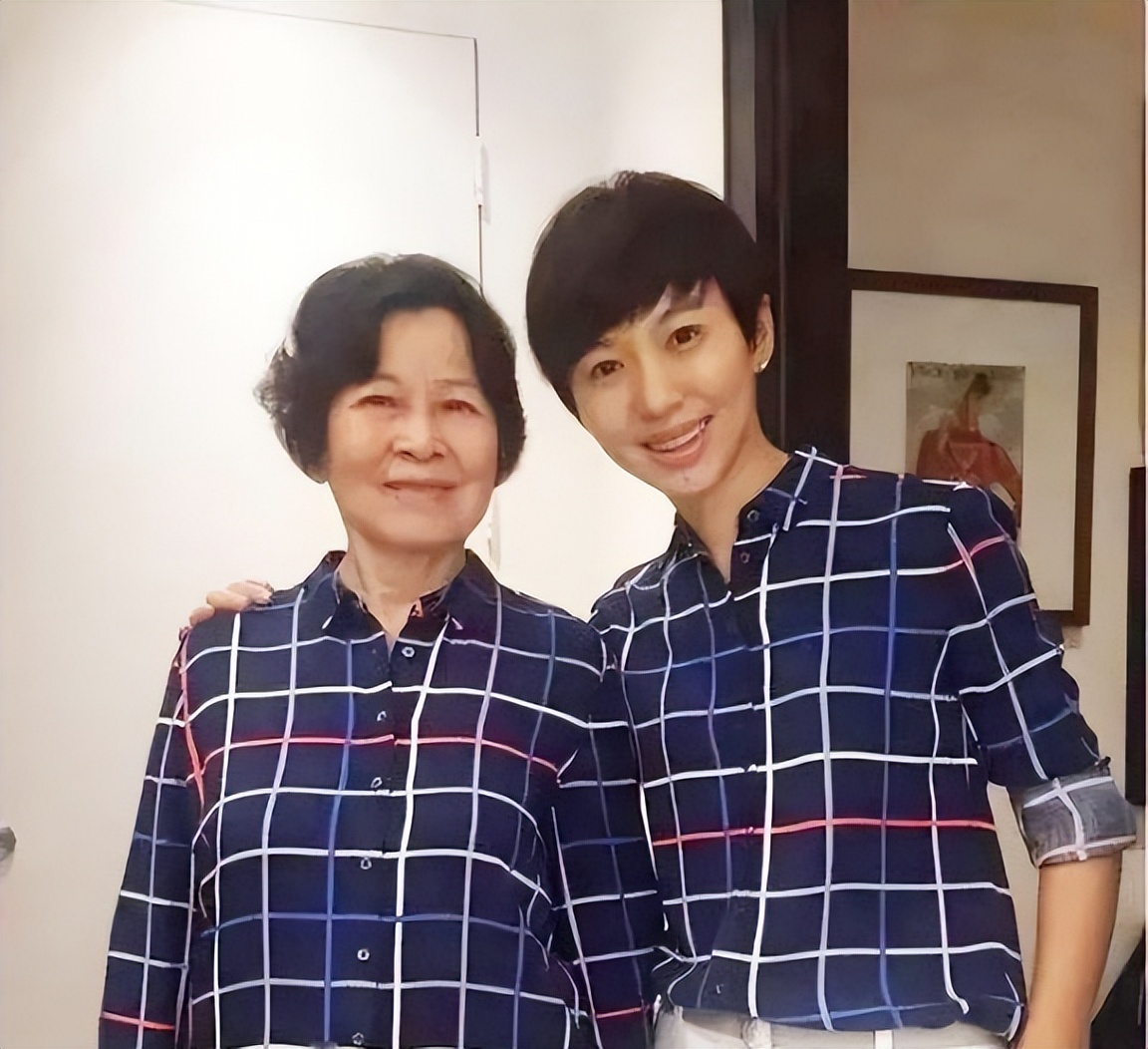 欧阳夏丹 央视新闻联播 主持人生涯_主持人欧阳夏丹全身